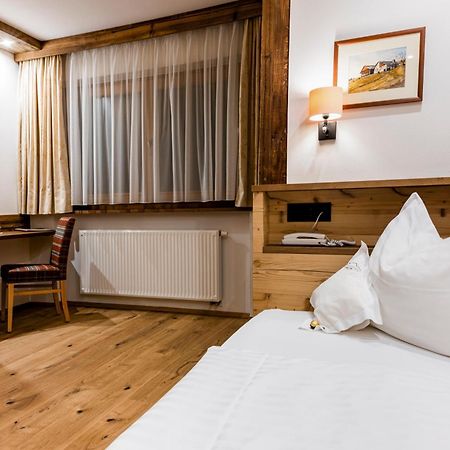 Garni Hotel Rosengarten B&B Selva di Val Gardena Dış mekan fotoğraf
