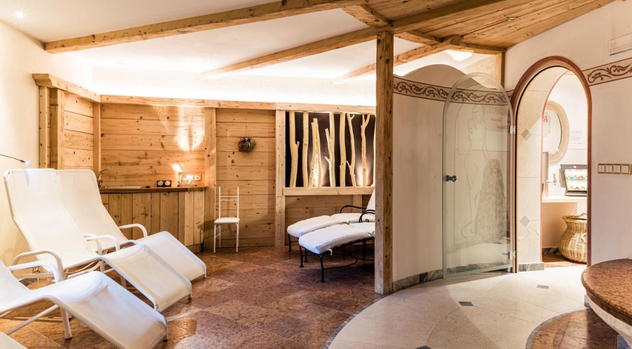 Garni Hotel Rosengarten B&B Selva di Val Gardena Dış mekan fotoğraf