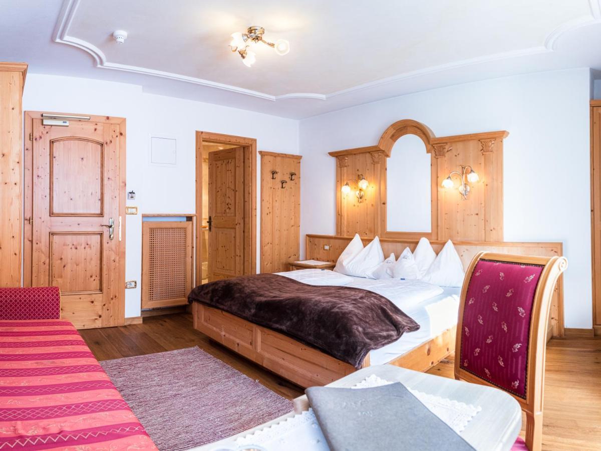 Garni Hotel Rosengarten B&B Selva di Val Gardena Dış mekan fotoğraf