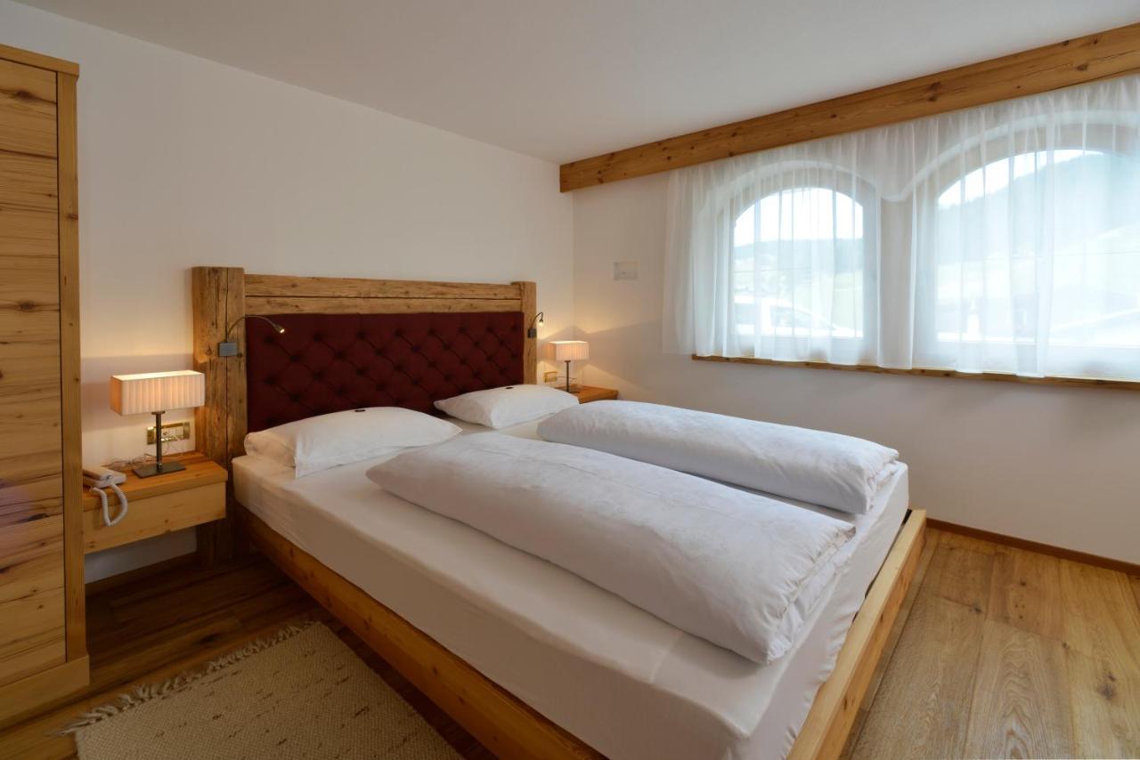 Garni Hotel Rosengarten B&B Selva di Val Gardena Dış mekan fotoğraf