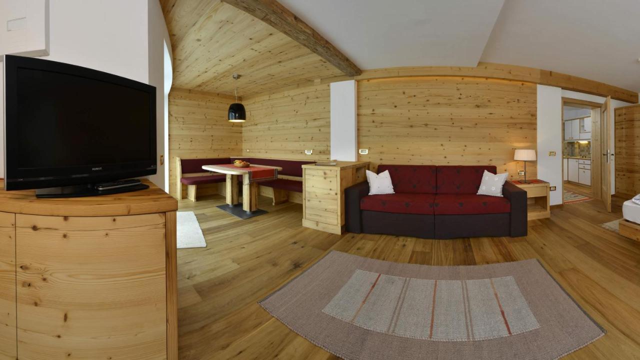 Garni Hotel Rosengarten B&B Selva di Val Gardena Dış mekan fotoğraf