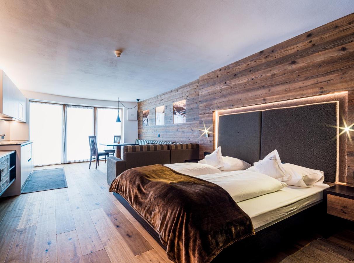 Garni Hotel Rosengarten B&B Selva di Val Gardena Dış mekan fotoğraf