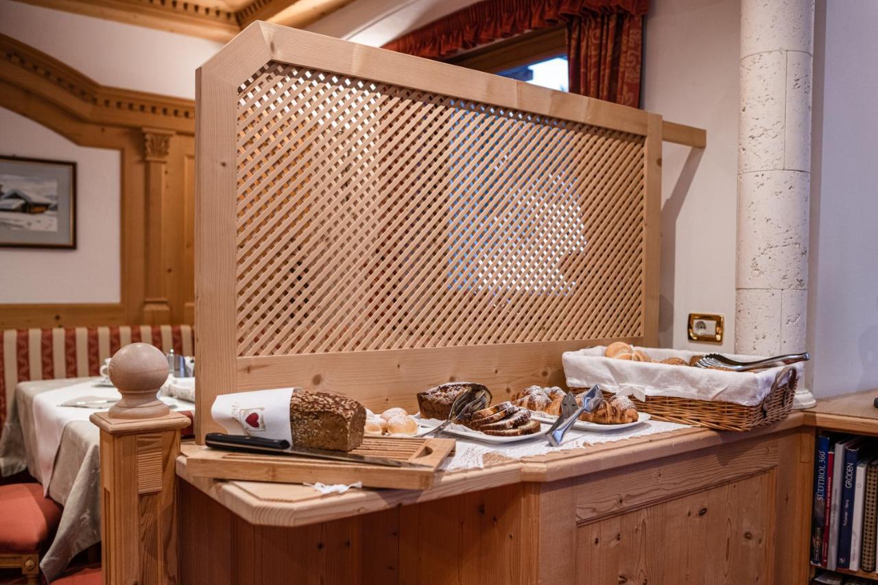 Garni Hotel Rosengarten B&B Selva di Val Gardena Dış mekan fotoğraf