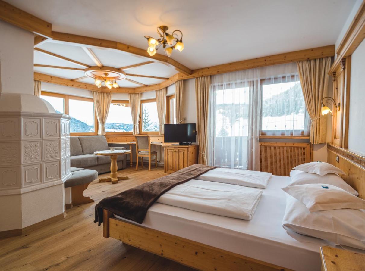 Garni Hotel Rosengarten B&B Selva di Val Gardena Dış mekan fotoğraf