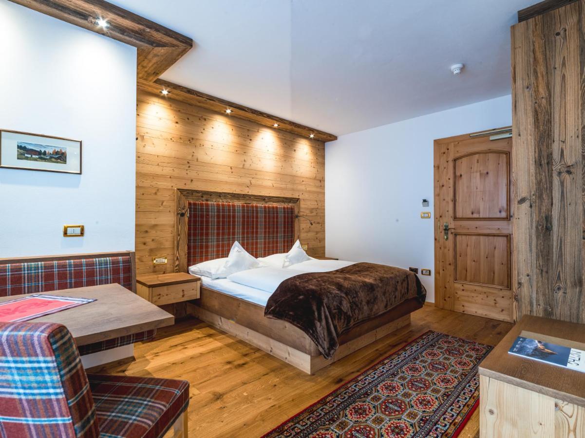 Garni Hotel Rosengarten B&B Selva di Val Gardena Dış mekan fotoğraf