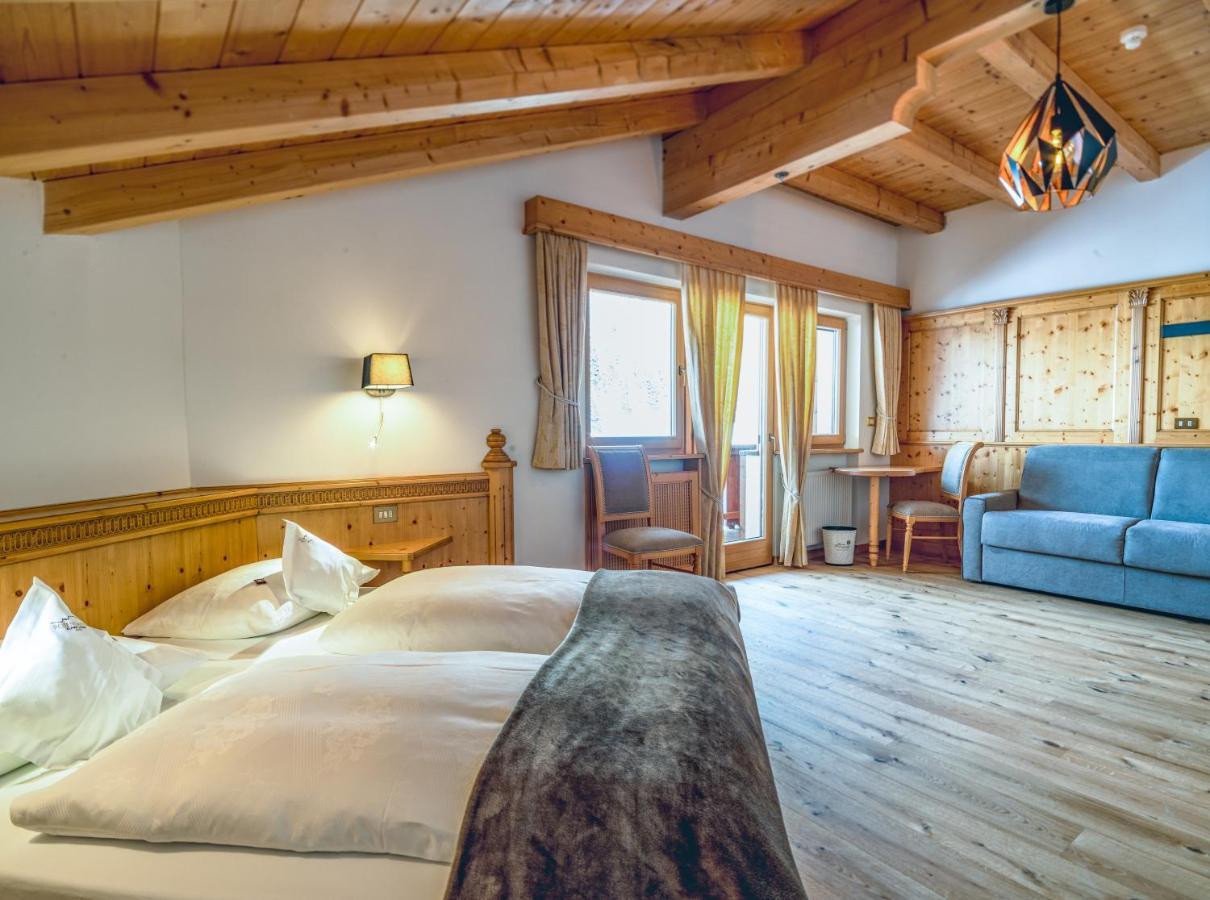 Garni Hotel Rosengarten B&B Selva di Val Gardena Dış mekan fotoğraf
