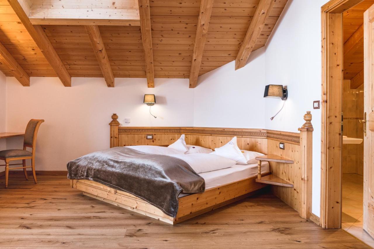 Garni Hotel Rosengarten B&B Selva di Val Gardena Dış mekan fotoğraf