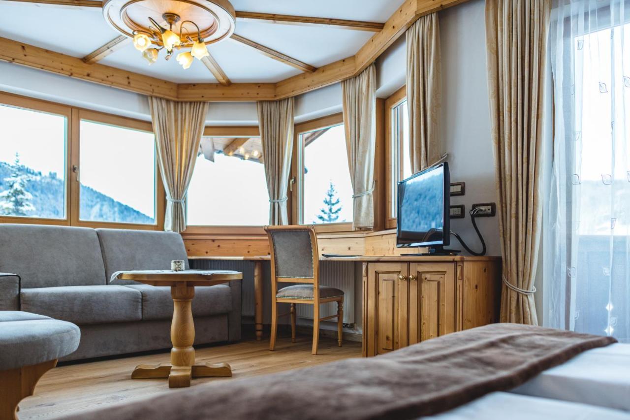 Garni Hotel Rosengarten B&B Selva di Val Gardena Dış mekan fotoğraf