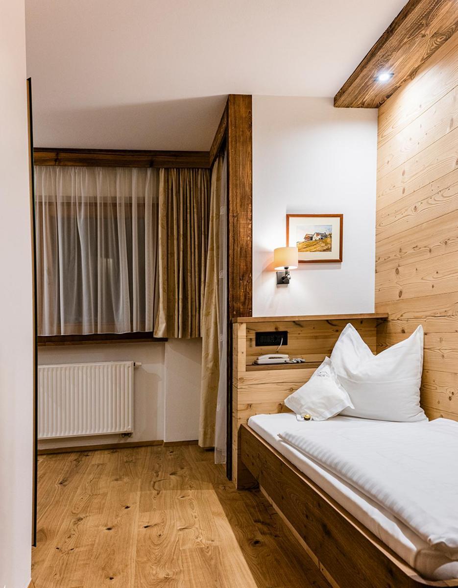 Garni Hotel Rosengarten B&B Selva di Val Gardena Dış mekan fotoğraf