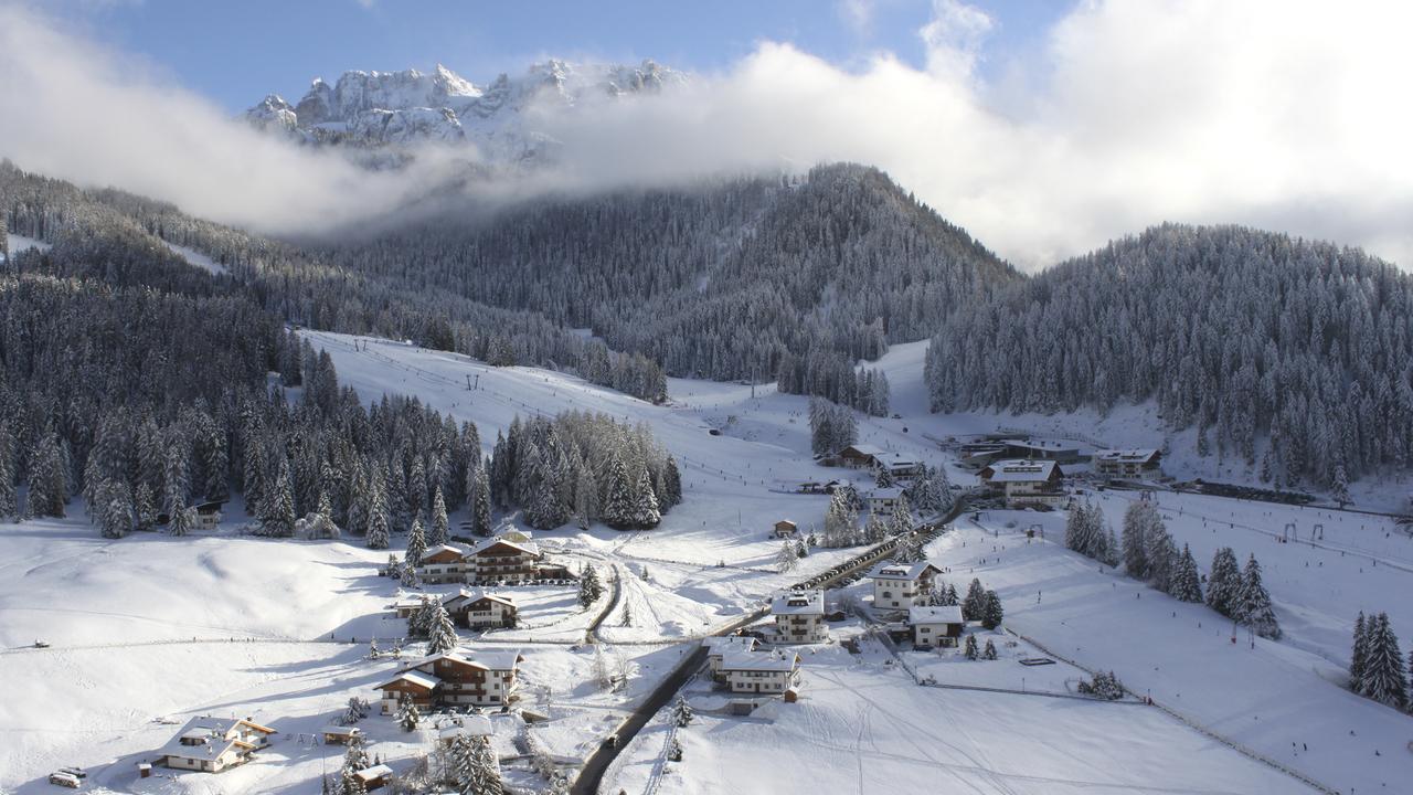 Garni Hotel Rosengarten B&B Selva di Val Gardena Dış mekan fotoğraf