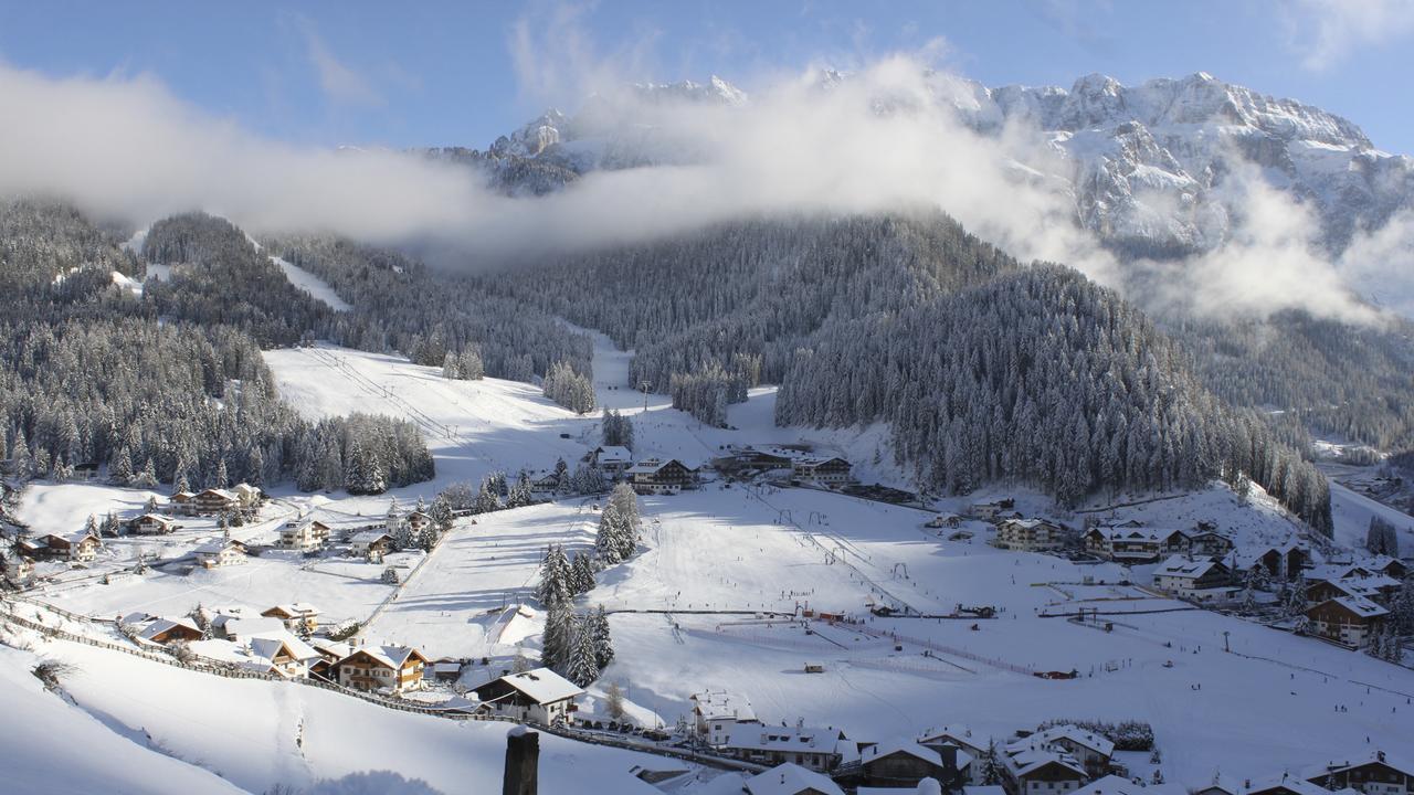 Garni Hotel Rosengarten B&B Selva di Val Gardena Dış mekan fotoğraf